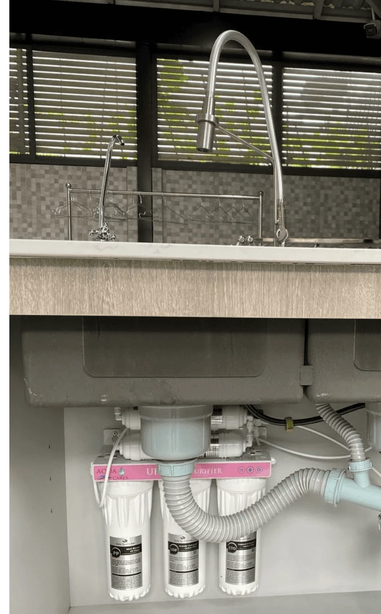 Ultrafiltration water purifier installed below a double kitchen sink